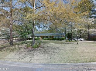 207 Meadowbrook Dr, Dothan, AL 36303
