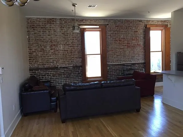 2 bed, 1250 sqft, $1,400 — Photo 2