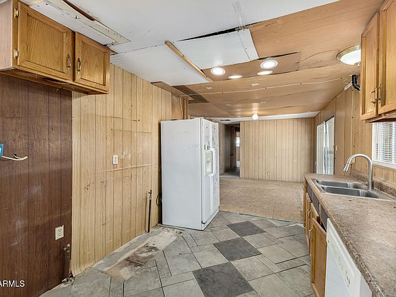 5th image of 456 S LAWSON Drive
