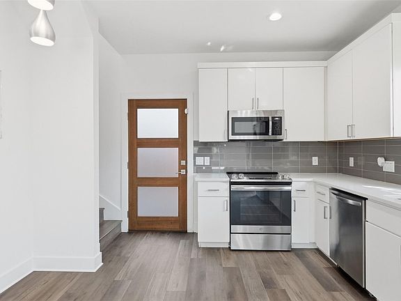 2nd image of 5000 Lansing Dr Unit 2