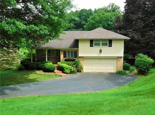 721 Morningstar Dr, Ellwood City, PA