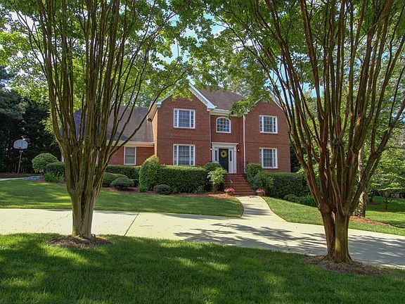3rd image of 2600 Willow Green Dr