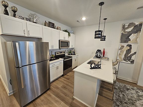 4th image of 302 Williams Ave #134