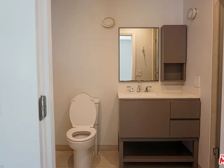 221 N Bowling Green Way — Photo 10