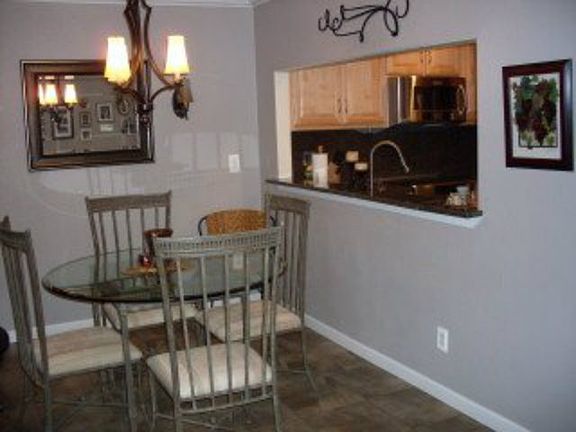 5th image of 714 Gettysburg Way APT C