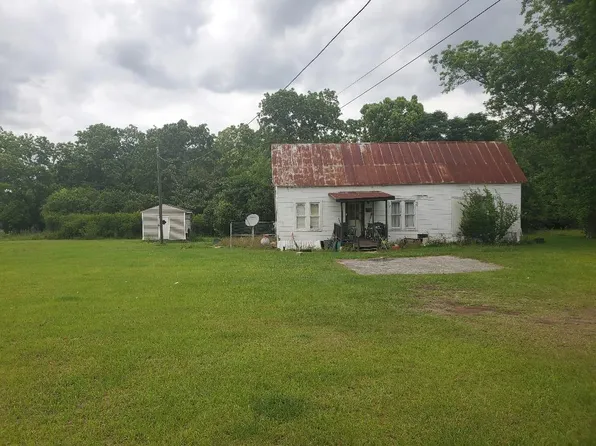 145 Preston Dr, Fitzgerald, GA 31750