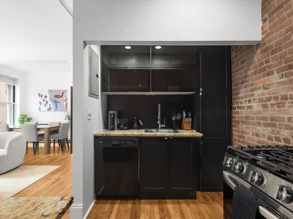 211 Front Street image 10 of 22