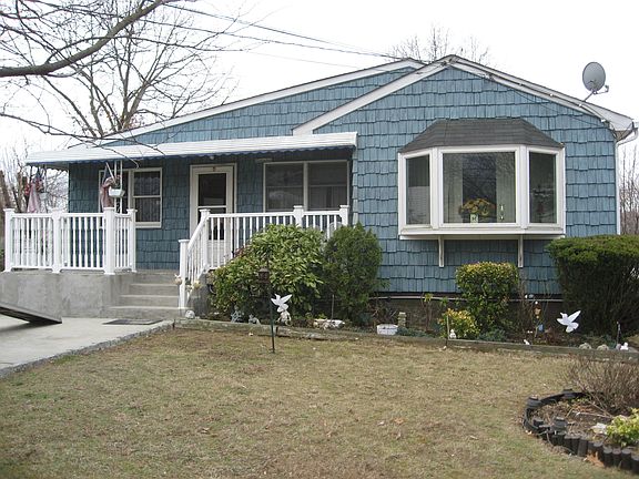 2nd image of 440 Locust St