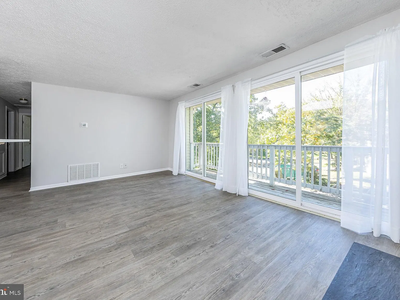 2 bed, 2.0 bath, 912 sqft, $1,850 — Photo 3