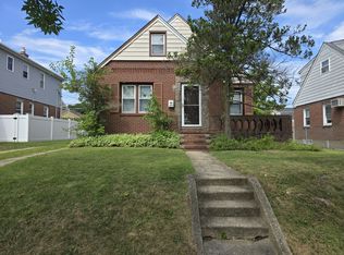 123 Nugent St, New Hyde Park, NY 11040