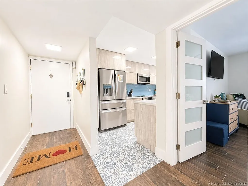 3 bed, 2.0 bath, 1372 sqft, $3,400 — Photo 4