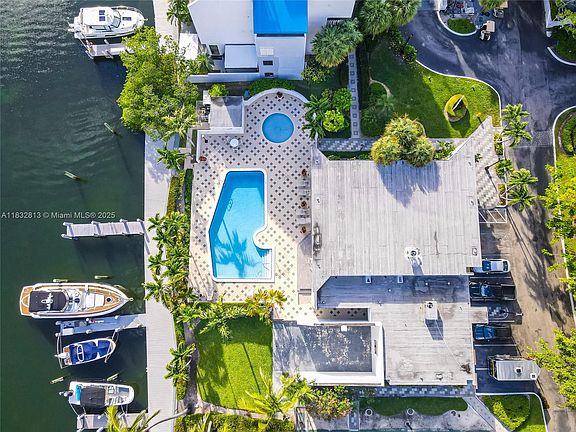 3rd image of 214 Poinciana Dr #204