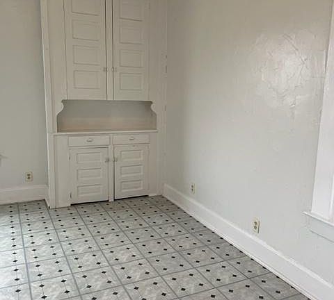 3rd image of 111 Magee Ave APT 2