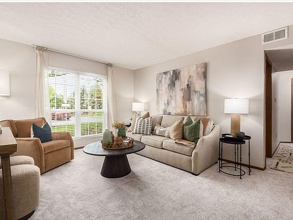 2nd image of 954 Lake Run Cir