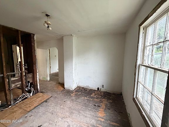 4th image of 1033 N Central Ave