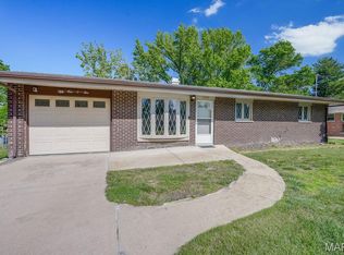 5105 Staten Dr, Godfrey, IL 62035