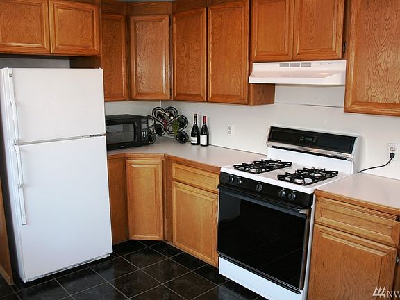 Lots Of Cabinets!
