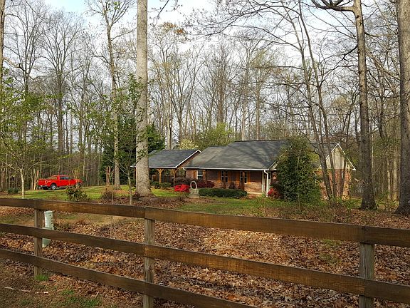 2nd image of 152 Hunters Glen Dr