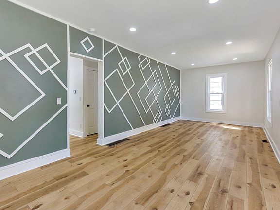 3rd image of 245 Orchard St