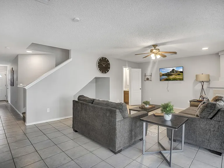 7900 Bramble Bush Dr — Photo 3
