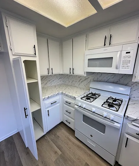 Plenty of cabinets