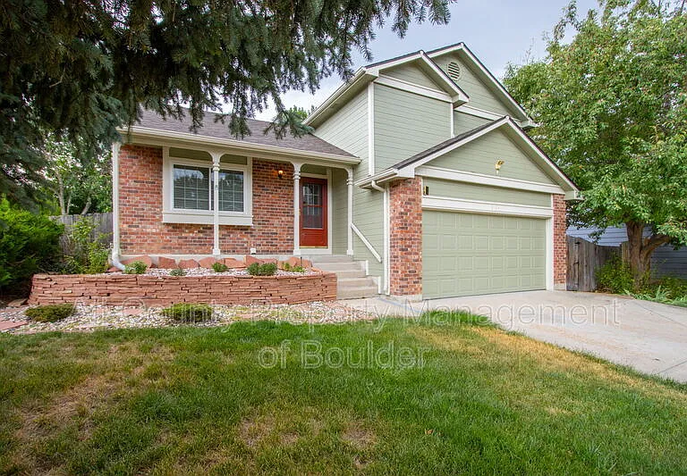 2124 Stuart St — Photo 2