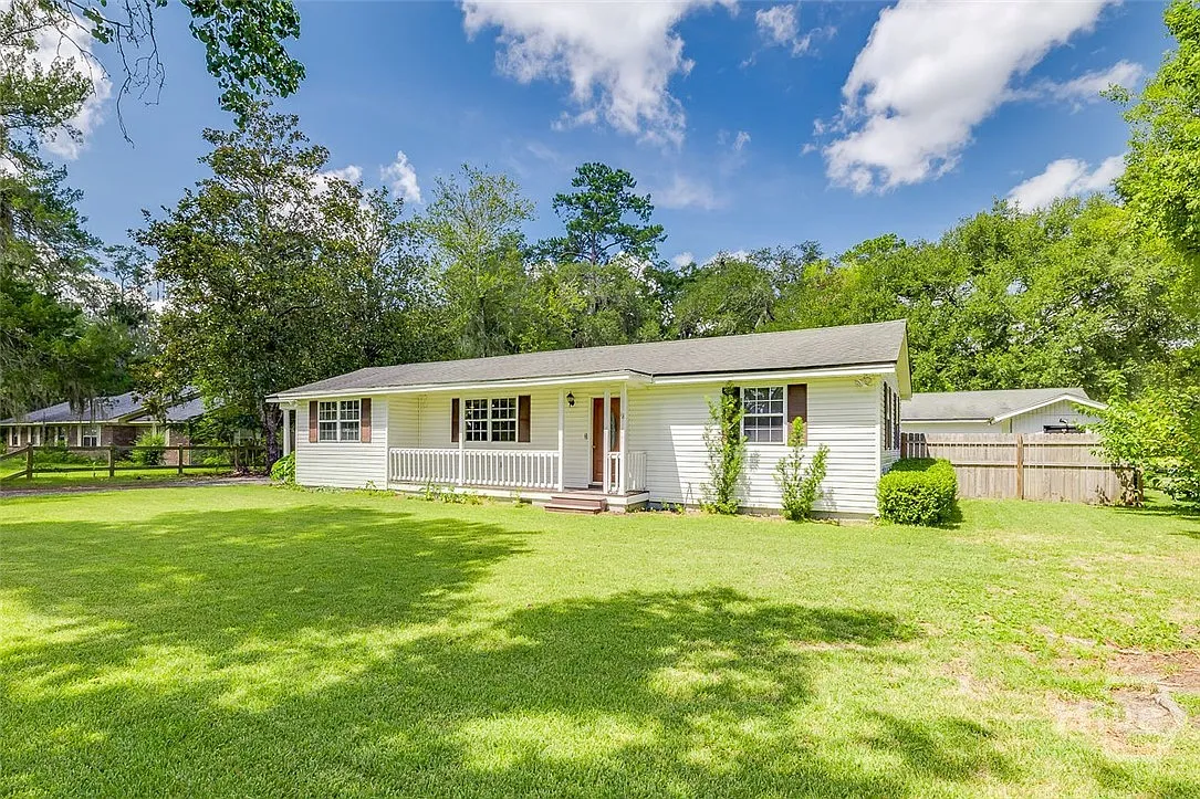 3 bed, 2.0 bath, 1298 sqft, $2,175 — Photo 3