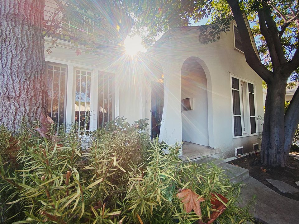 1st image of 8830 Rosewood Ave