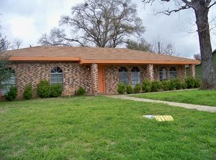 2306 Emerald Dr, Bryan, TX 77803