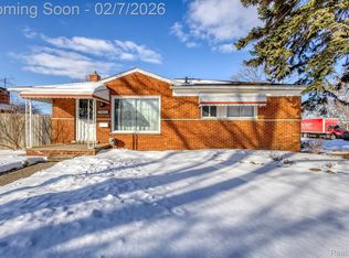 24831 Cottage Ln, Warren, MI 48089