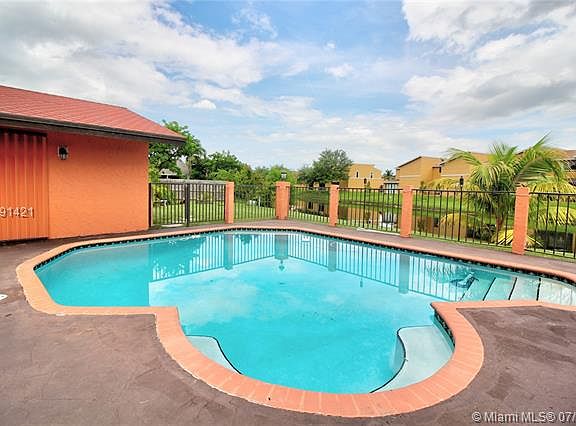5th image of 8064 NW 72nd St