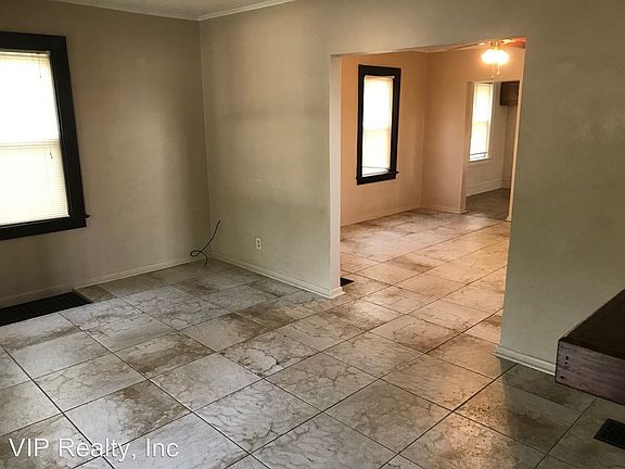 2nd image of 212 S Grubb St