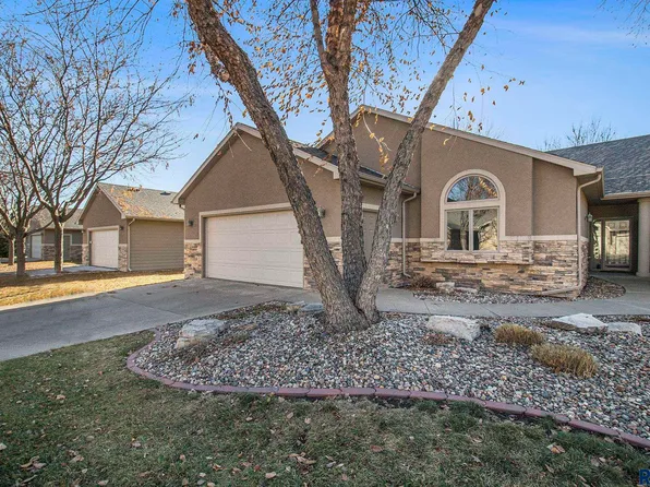 713 E 70th Pl, Sioux Falls, SD 57108