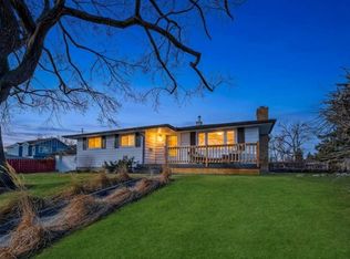 3215 E 9th St NW, Calgary, AB T2K1H1