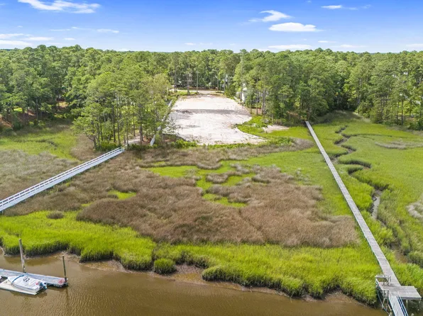 6487 Walden Pond Lane, Southport, NC 28461