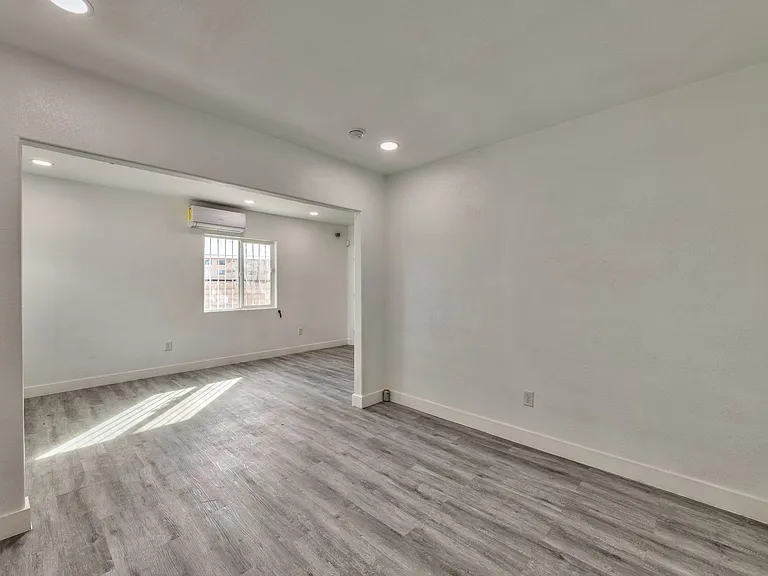 339 N 10th St — Photo 17