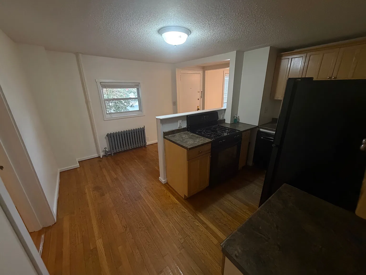 3 bed, $3,000 — Photo 2