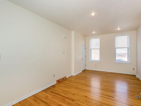 5th image of 1136 Mount Vernon St #A