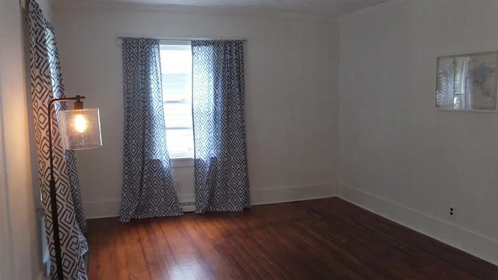 922 S 36th St — Photo 2