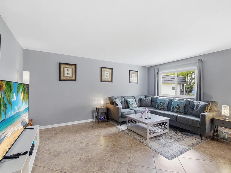 376 Saxony Way #H — Photo 8