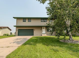 1922 13th Ave N, Moorhead, MN 56560