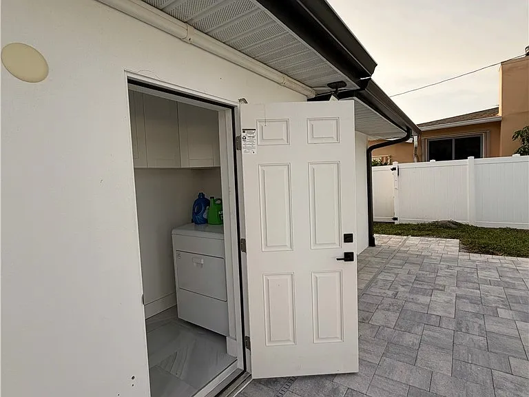 4937 Edith Esplanade Cpe — Photo 11