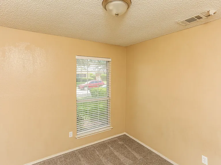 1526 Chapman St — Photo 18