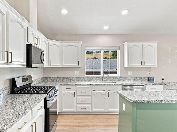 4th image of 4164 Hackney Way