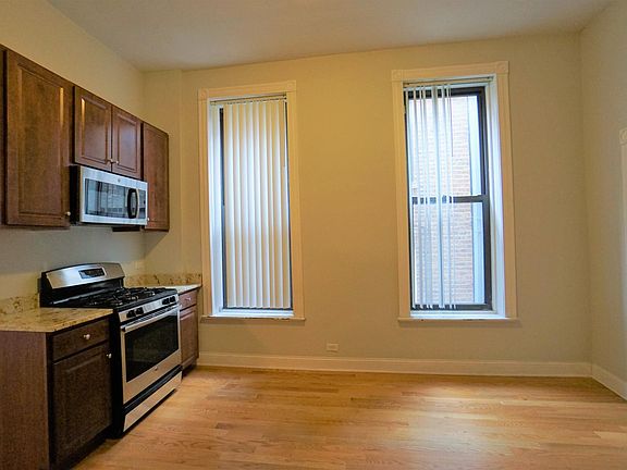 4th image of 863 N Marshfield Ave #2R