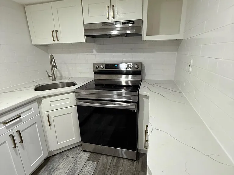 1224 Carlton St — Photo 2