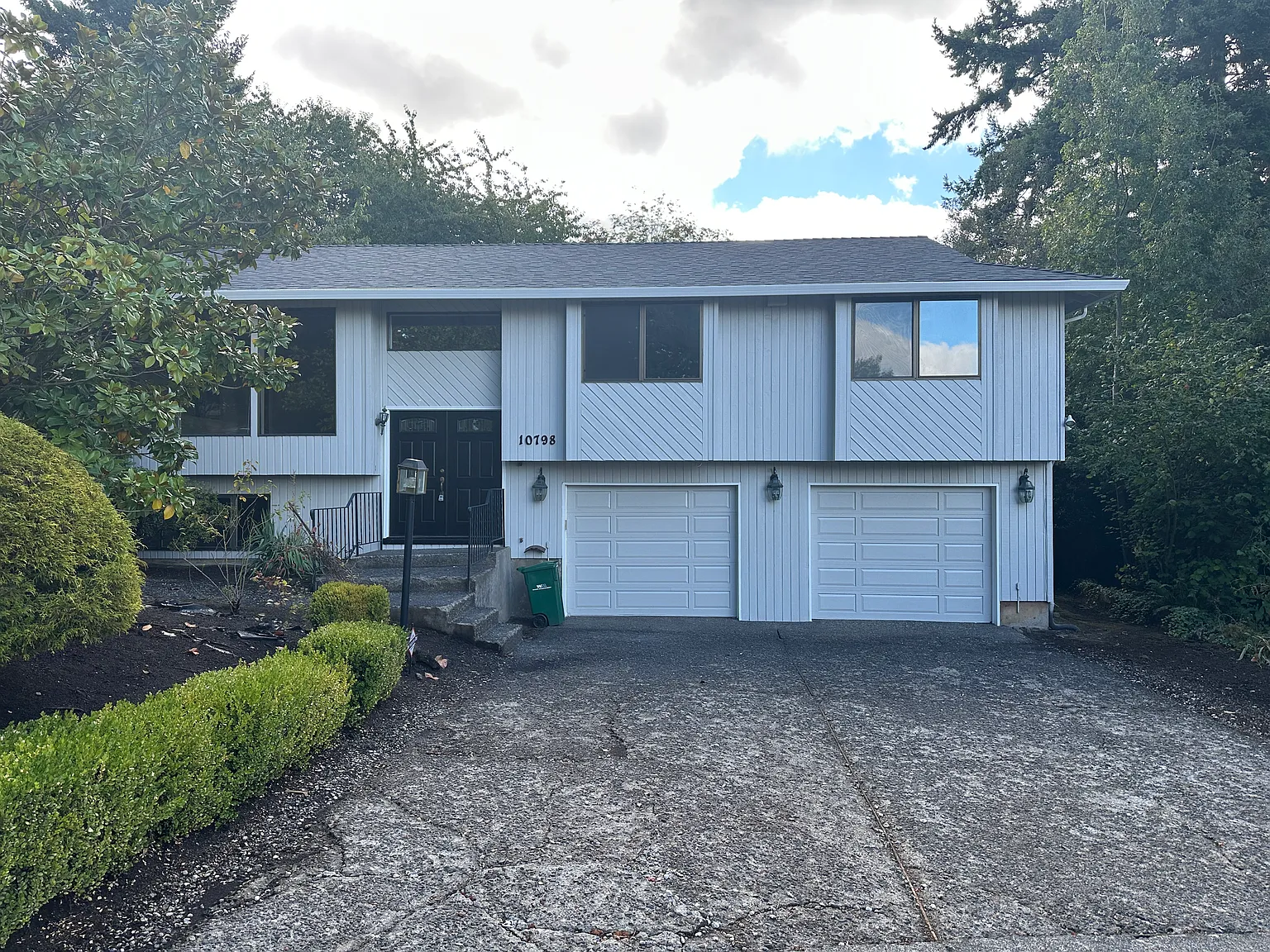 3 bed, 2285 sqft, $3,300 — Photo 1