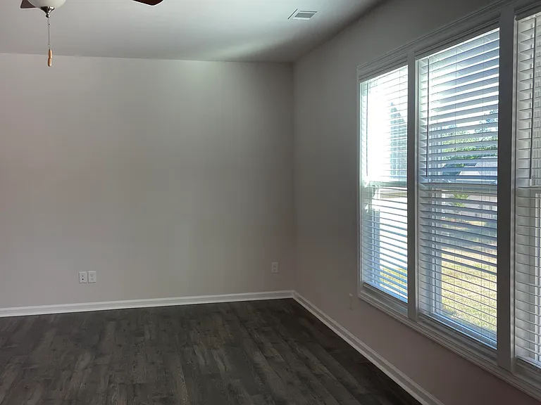 715 Courtland Dr — Photo 5