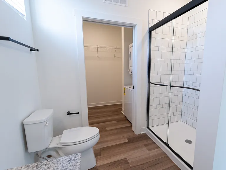 1460 Grant 1A Bathroom