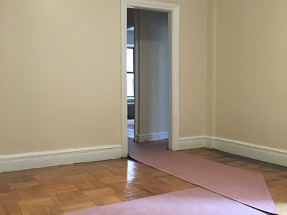 4th image of 525 E 21st St APT 1A